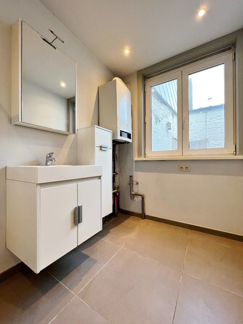 Rijwoning met 4 slaapkamers en koer  foto 9