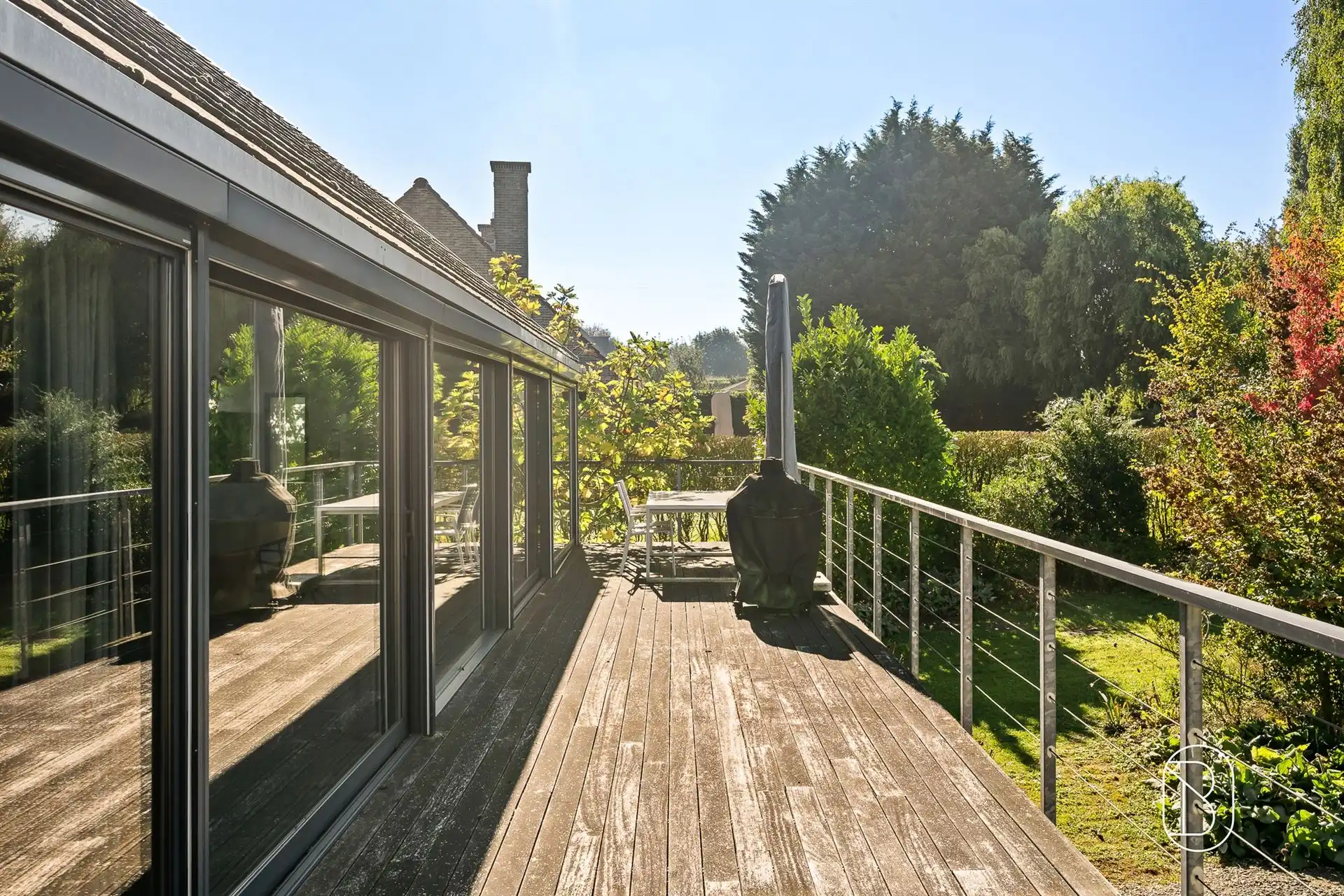 Rustig gelegen villa met 4 slpk en prachtig aangelegde tuin foto 3