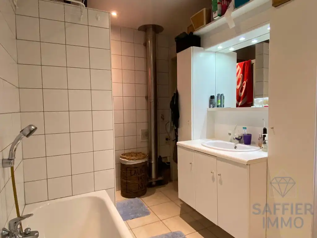 Huis met twee slaapkamers, verschillende staanplaatsen en tuin te huur in Ingelmunster foto 9