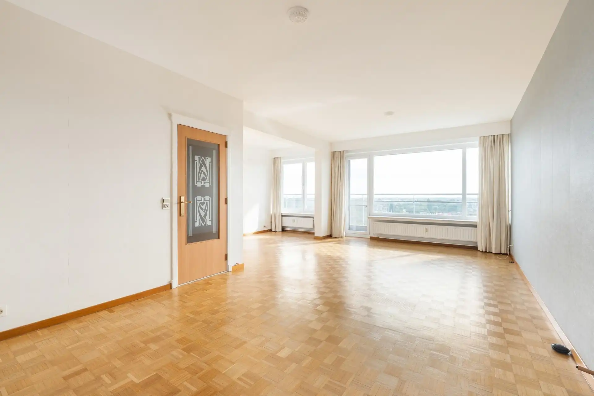 Ruim en lichtrijk 2 slaapkamer appartement met prachtig uitzicht in Wilrijk. foto 3