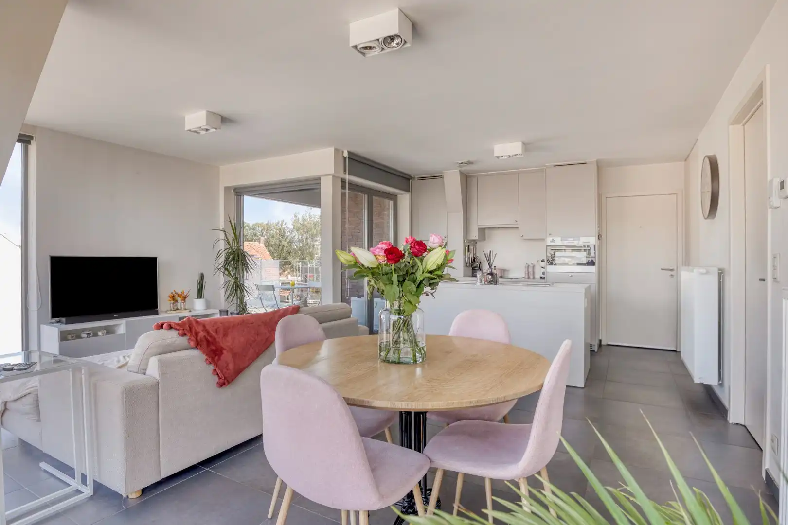 Mooi appartement met 2 slaapkamers in centrum Wevelgem! foto 4