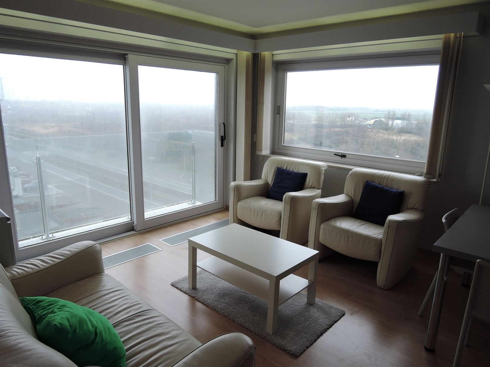 appartement met schuin zeezicht foto 2