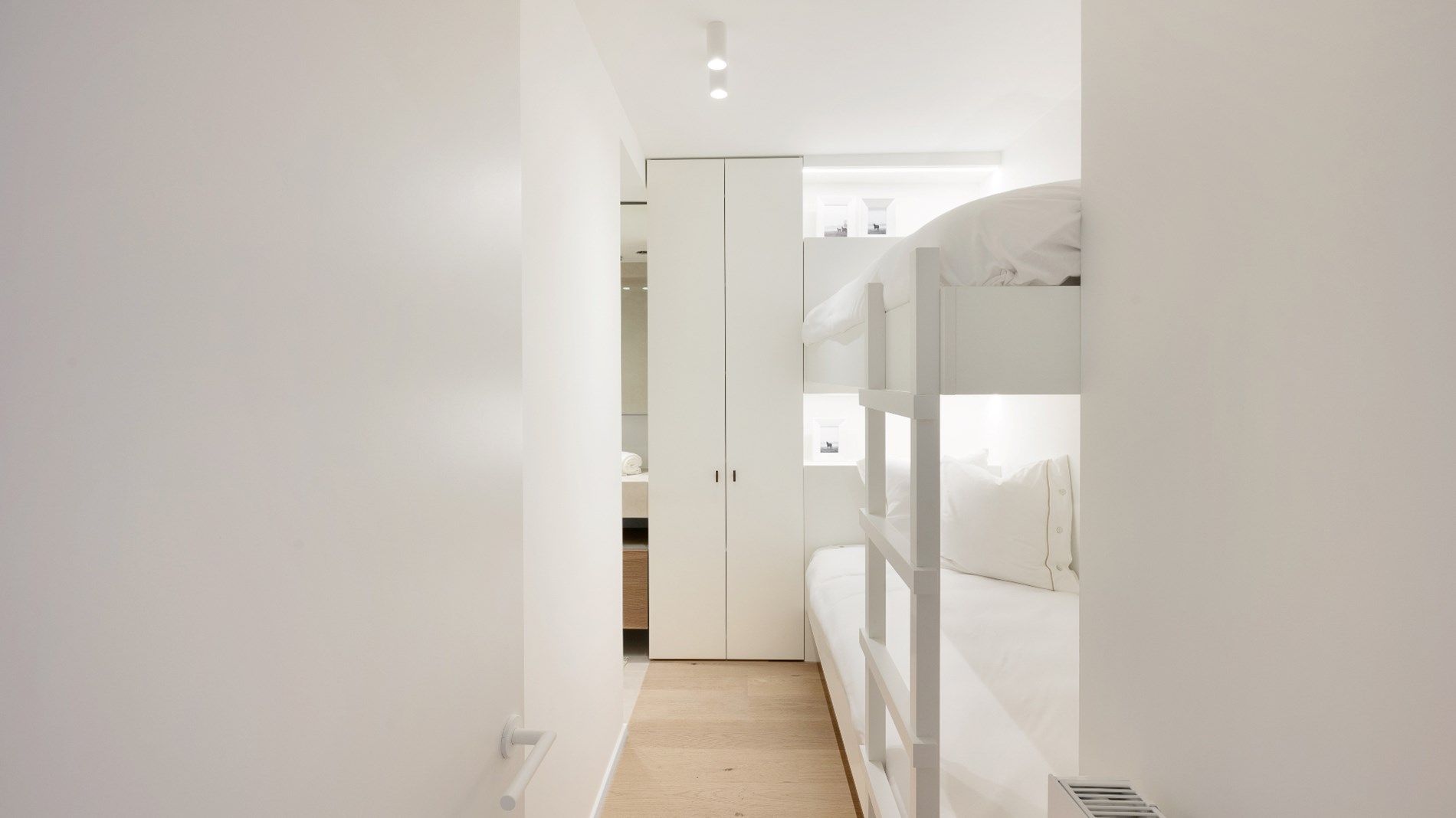 Subliem gerenoveerd appartement in centrum Knokke foto 24