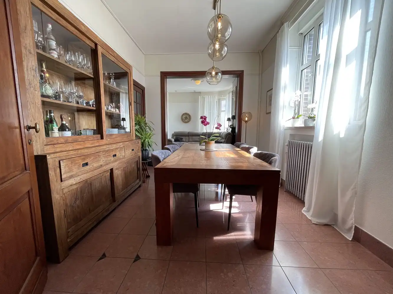 Unieke gerenoveerde woning met 5 slaapkamers en bureau foto 6