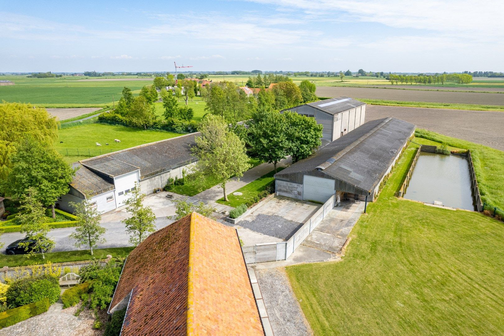 Unieke vierkantshoeve met binnenzwembad foto 21