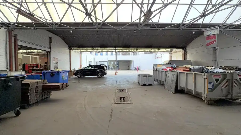 Showroom met magazijn te huur aan het Handelsdok in Gent foto 6