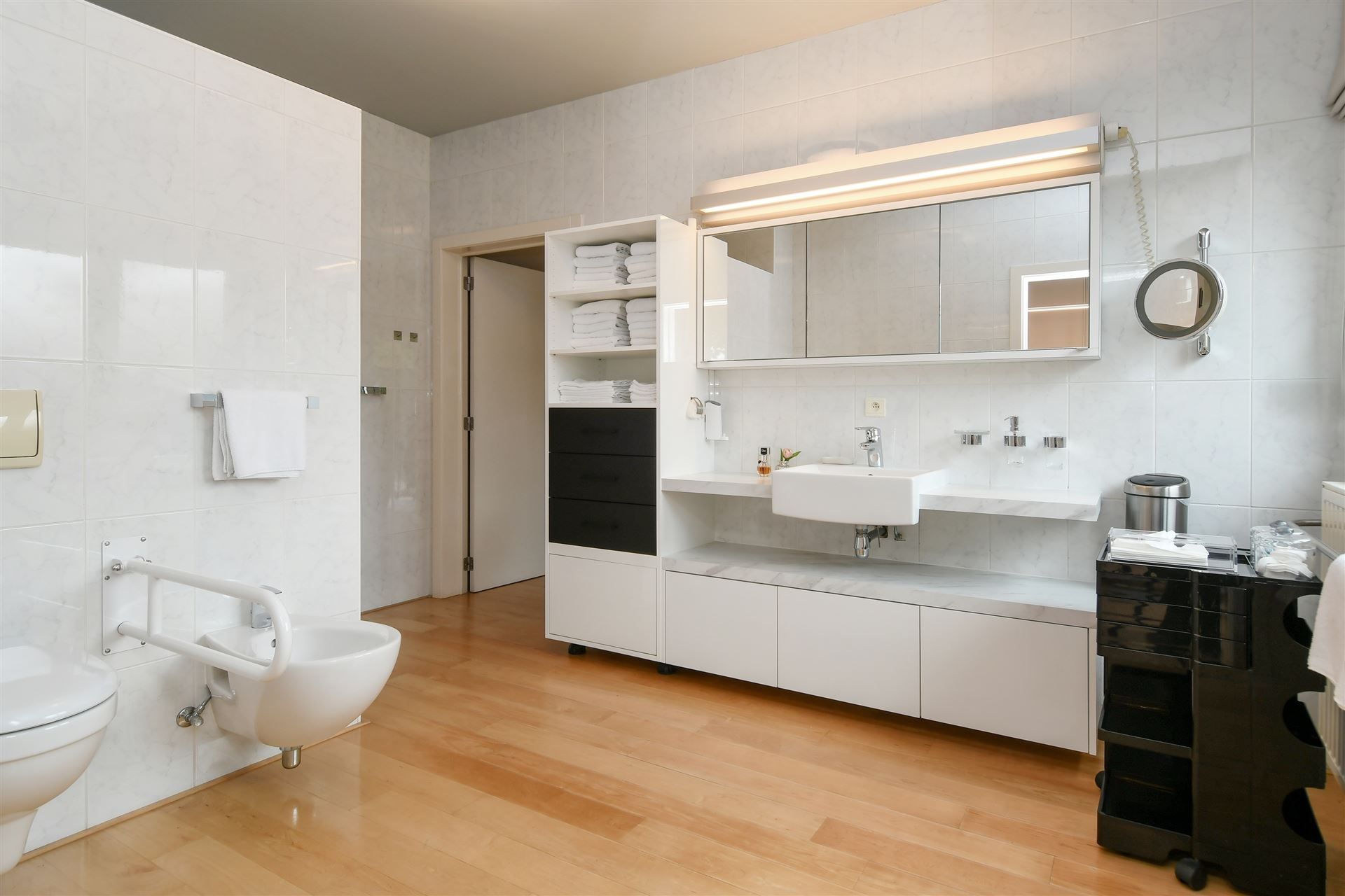 Luxueus en instapklaar appartement met 3 terrassen en ondergrondse garagebox in residentie “Leemhoek III” te Maaseik. foto 35