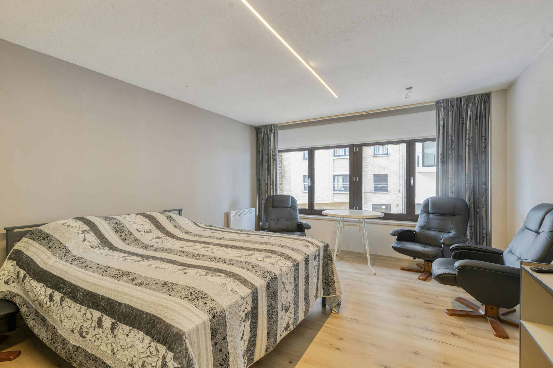 Gerenoveerd duplex appartement te koop in Blankenberge foto 5