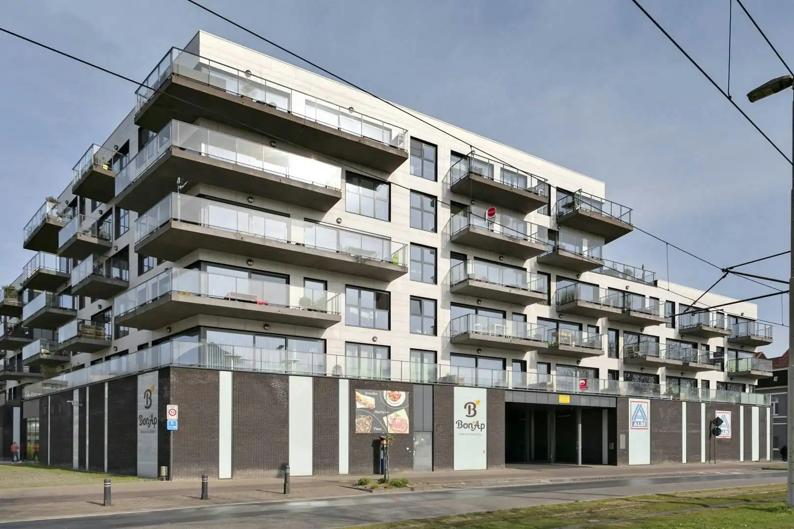 12 staanplaatsen te koop nabij centrum Gent foto {{pictureIndex}}