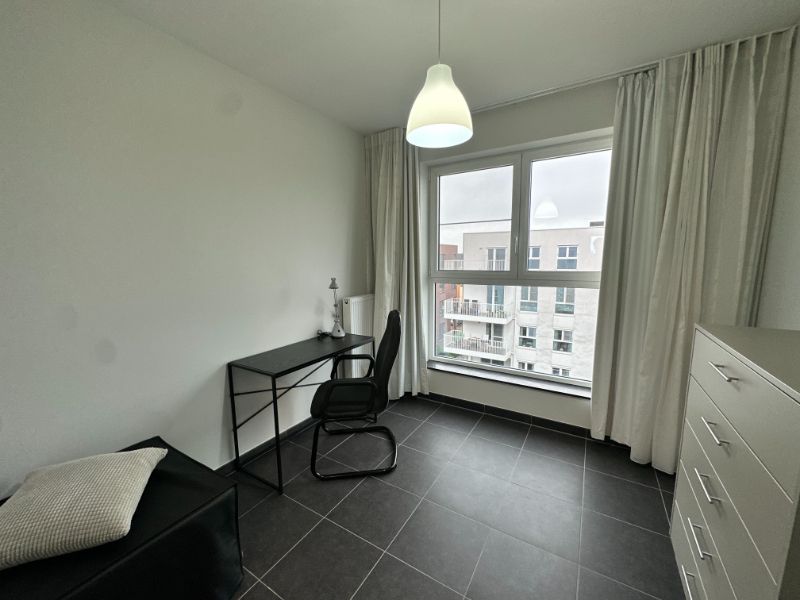 Instapklaar bemeubeld 2-slpk appartement met  terras, en kelder centrum Geel foto 11