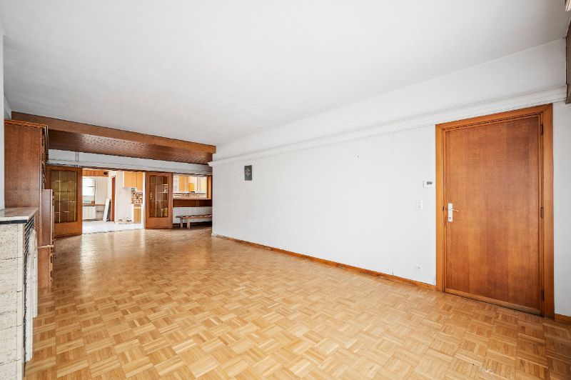 Ruime woning van 260m² op 4a25ca met 4 slaapkamers foto 4