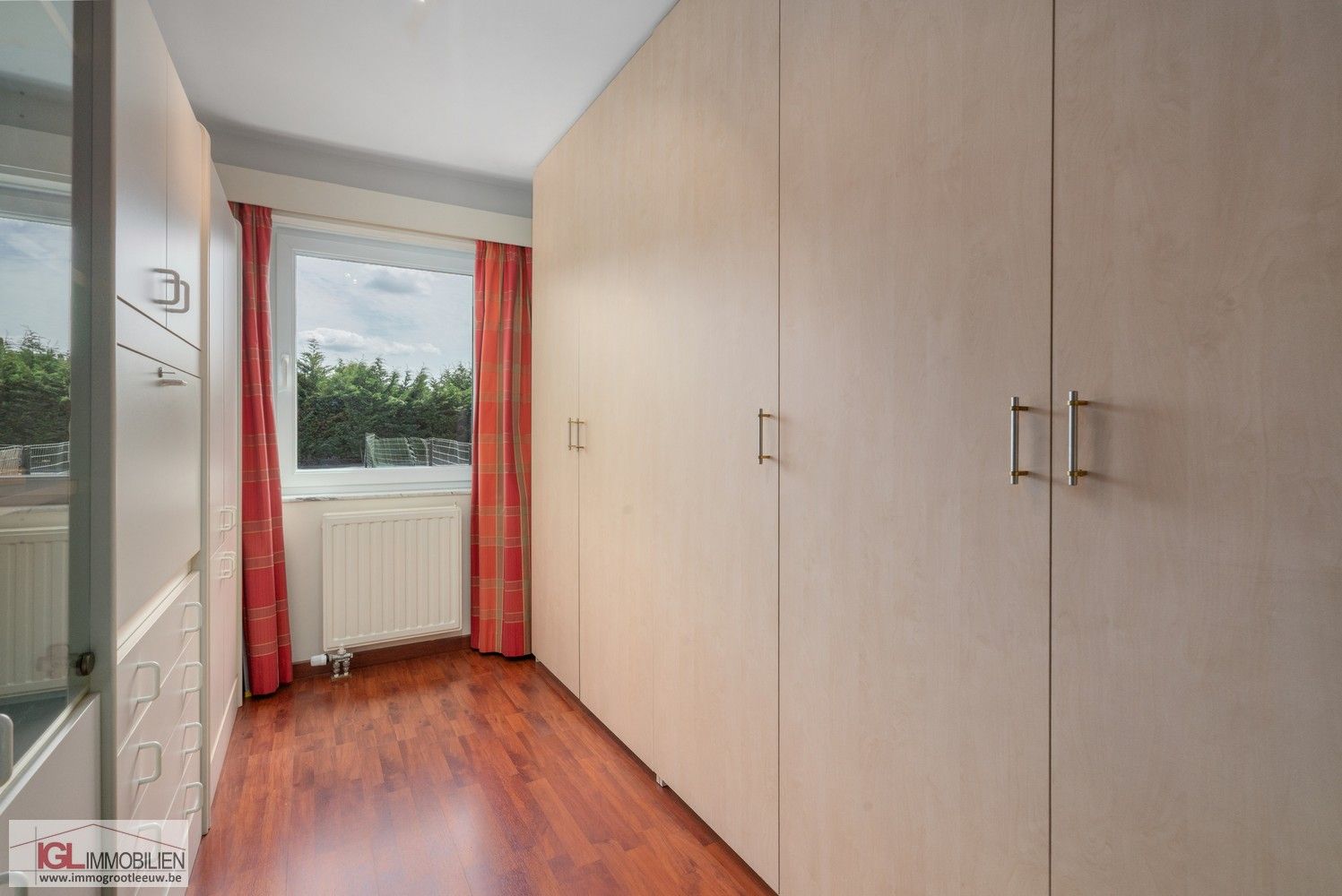 Modern appartement met 2 slaapkamers en garage! foto 8