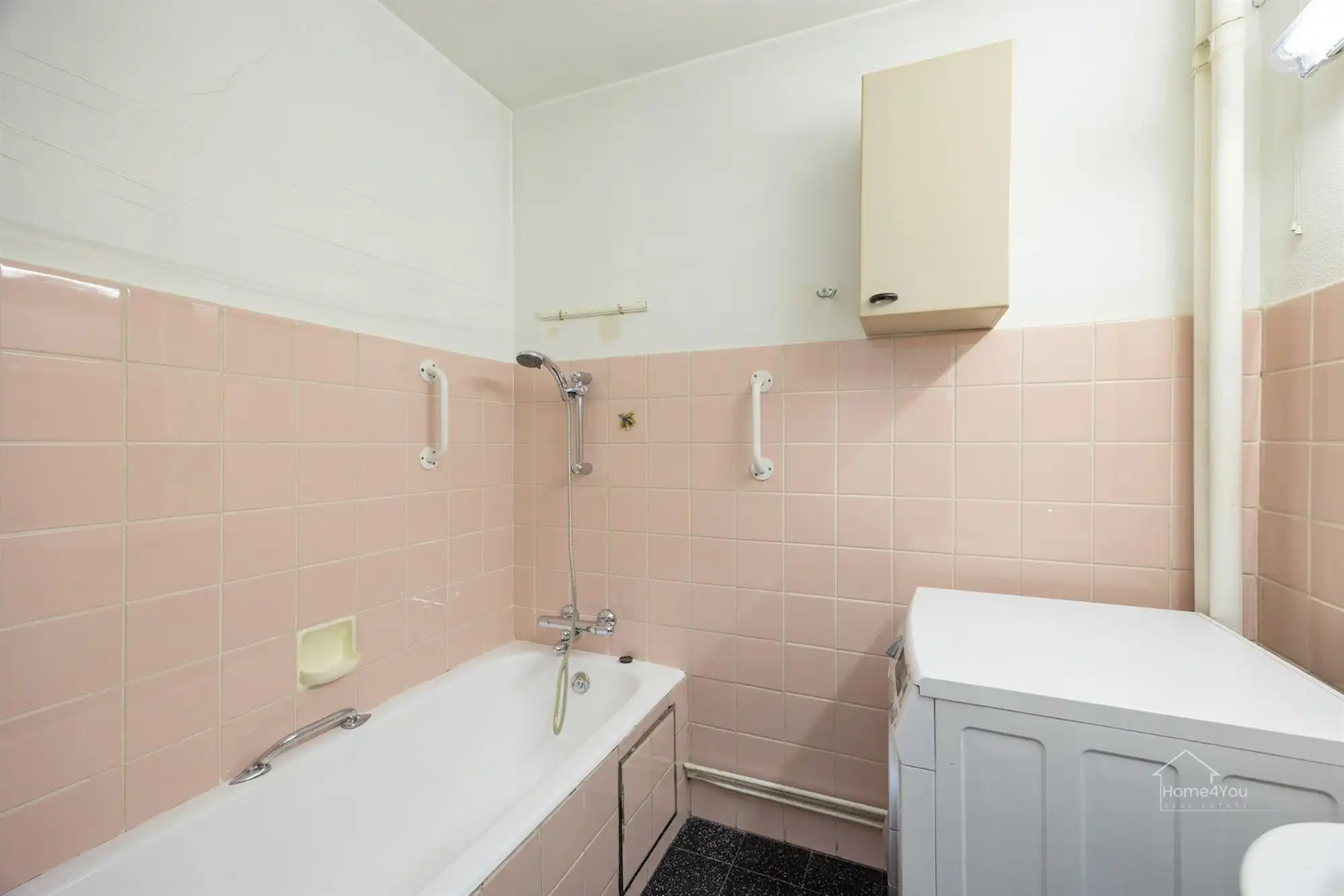 Lichtrijk 2-slaapkamerappartement te koop in Berchem! foto 6