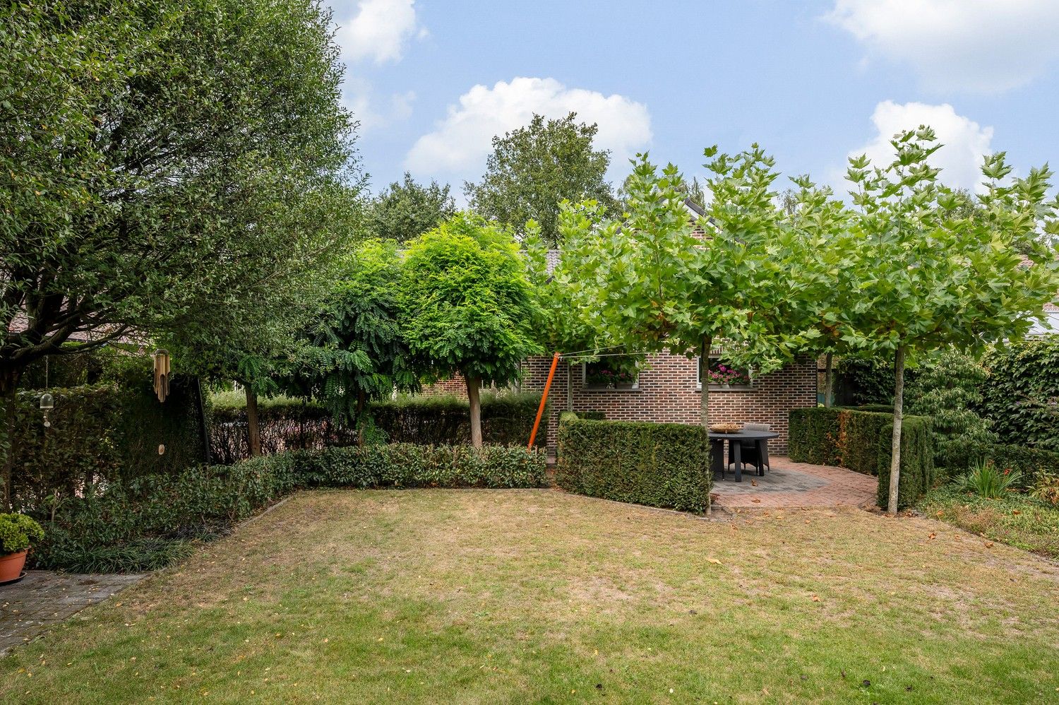 Ruime gezinswoning op breed en groot perceel van 1122m² foto 36