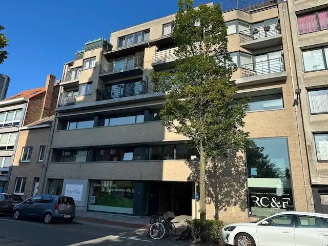 Prachtig instapklaar  2 - slpk appartement:   Open zicht op laan!  foto {{pictureIndex}}