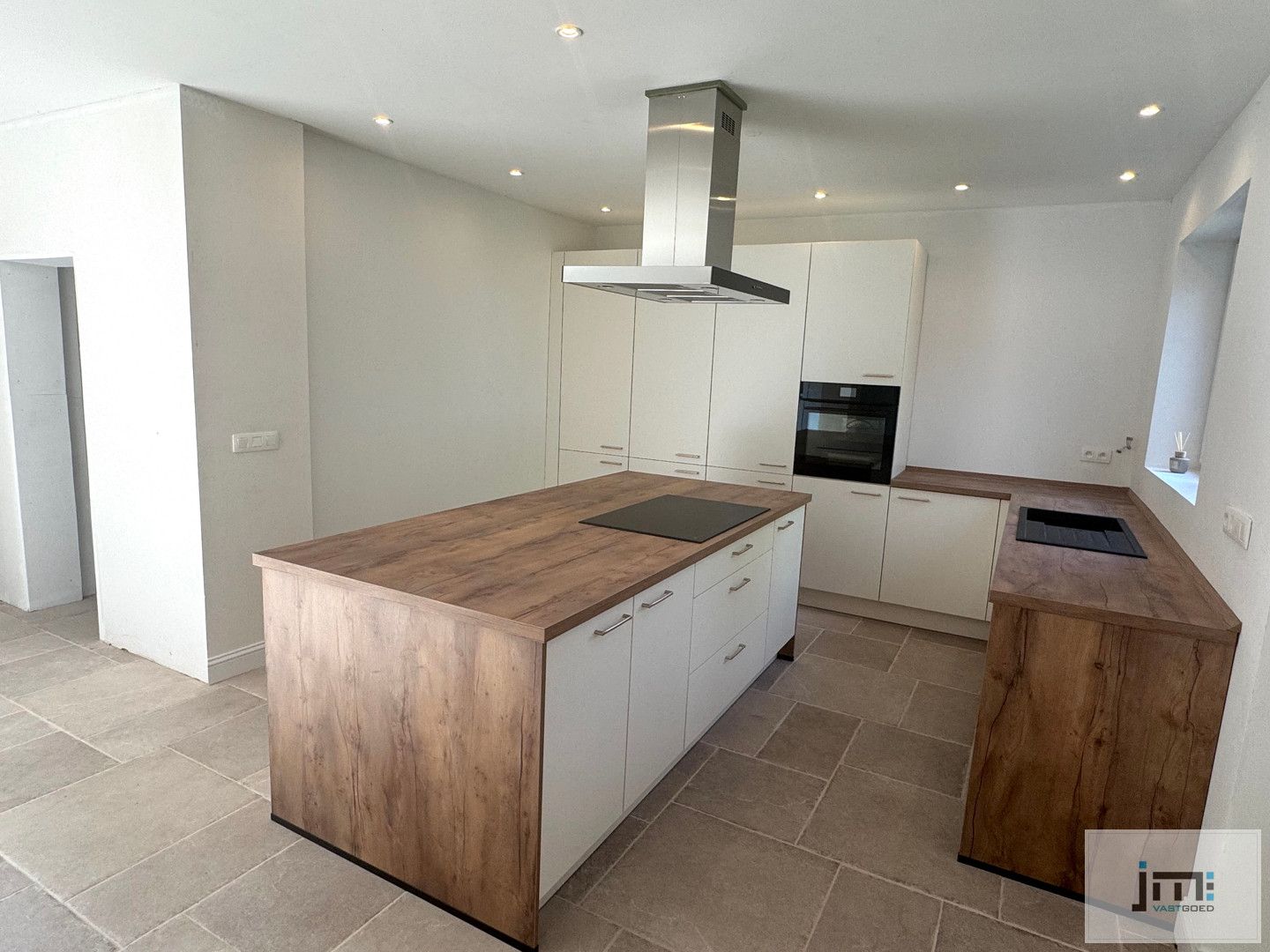 Mooi gerenoveerde woning op ruim perceel foto 8