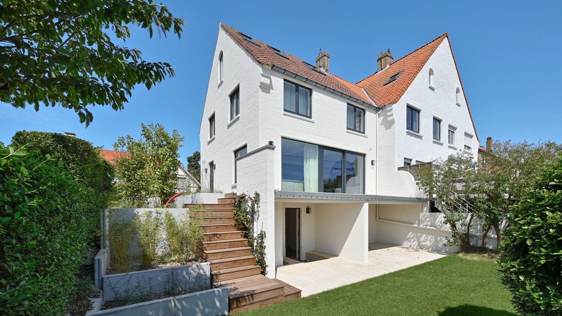 Vernieuwde stijlvolle koppelwoning op topligging in Duinbergen foto 17