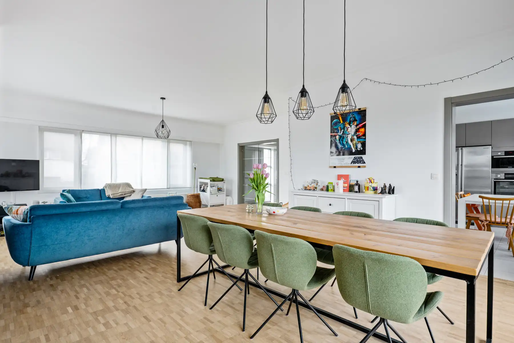 Villa met 5 slpk, 2 badkamers, ruime tuin, garage en kelder foto 6