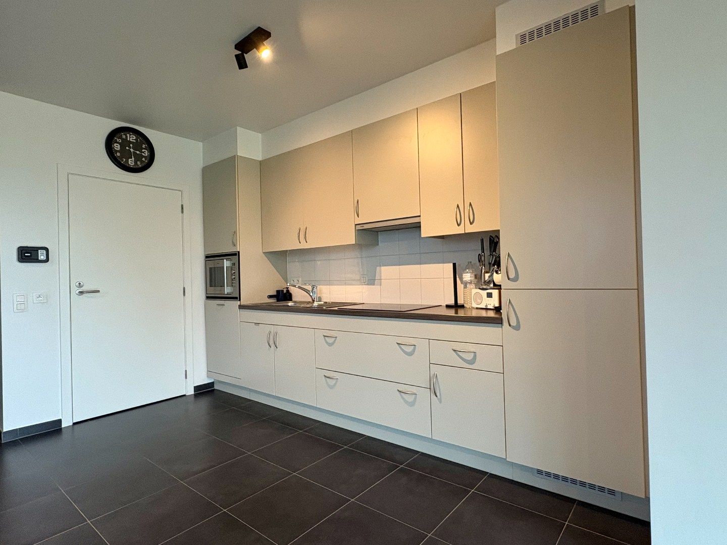 Tweeslaapkamer appartement met uitzonder terras en verzicht. foto 6