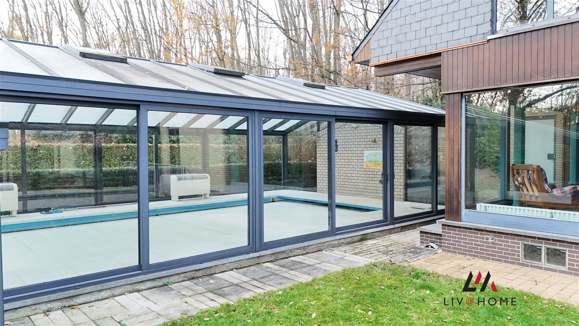 ZEER CHARMANTE VILLA MET OVERDEKT ZWEMBAD EN UNIEKE LIGGING! foto 2