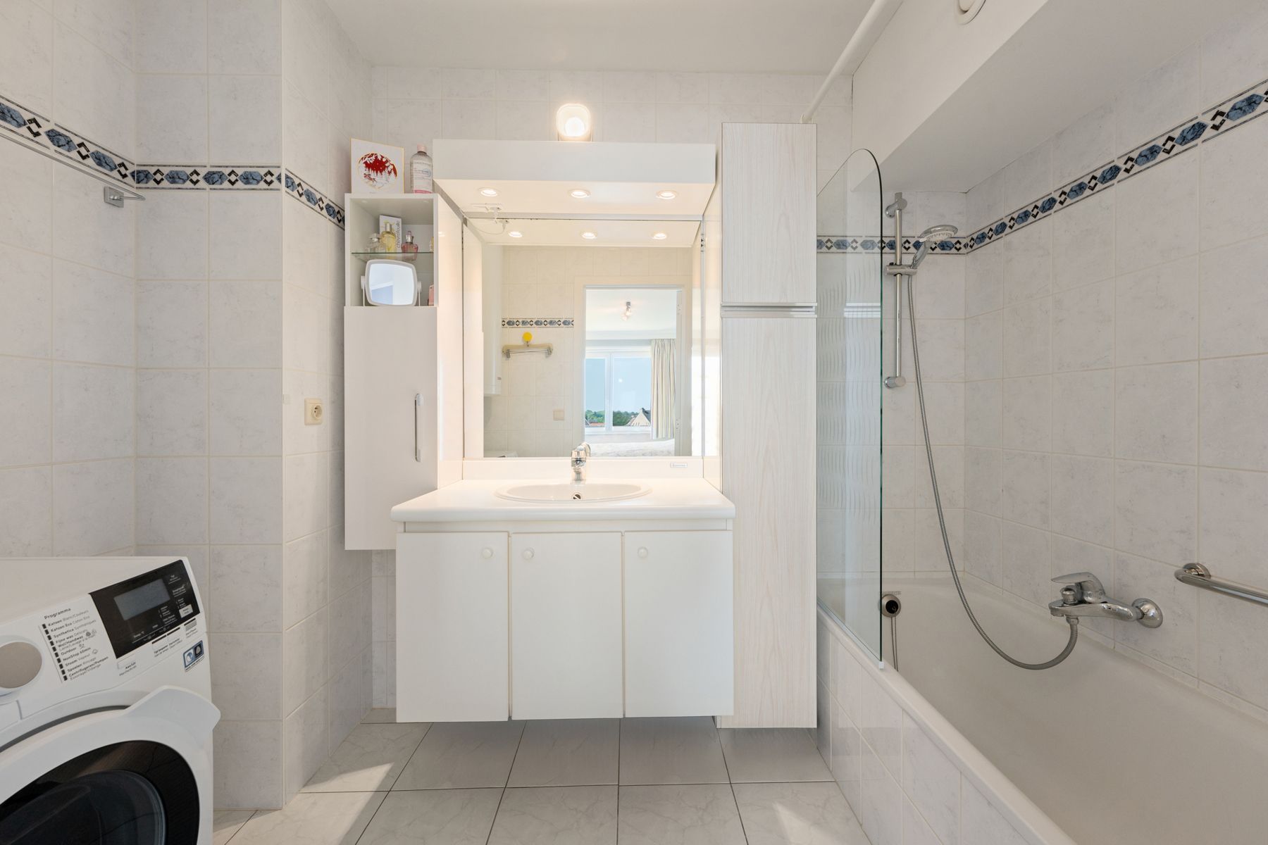 Verzorgd appartement met zonneterras en zijdelings zeezicht foto 10