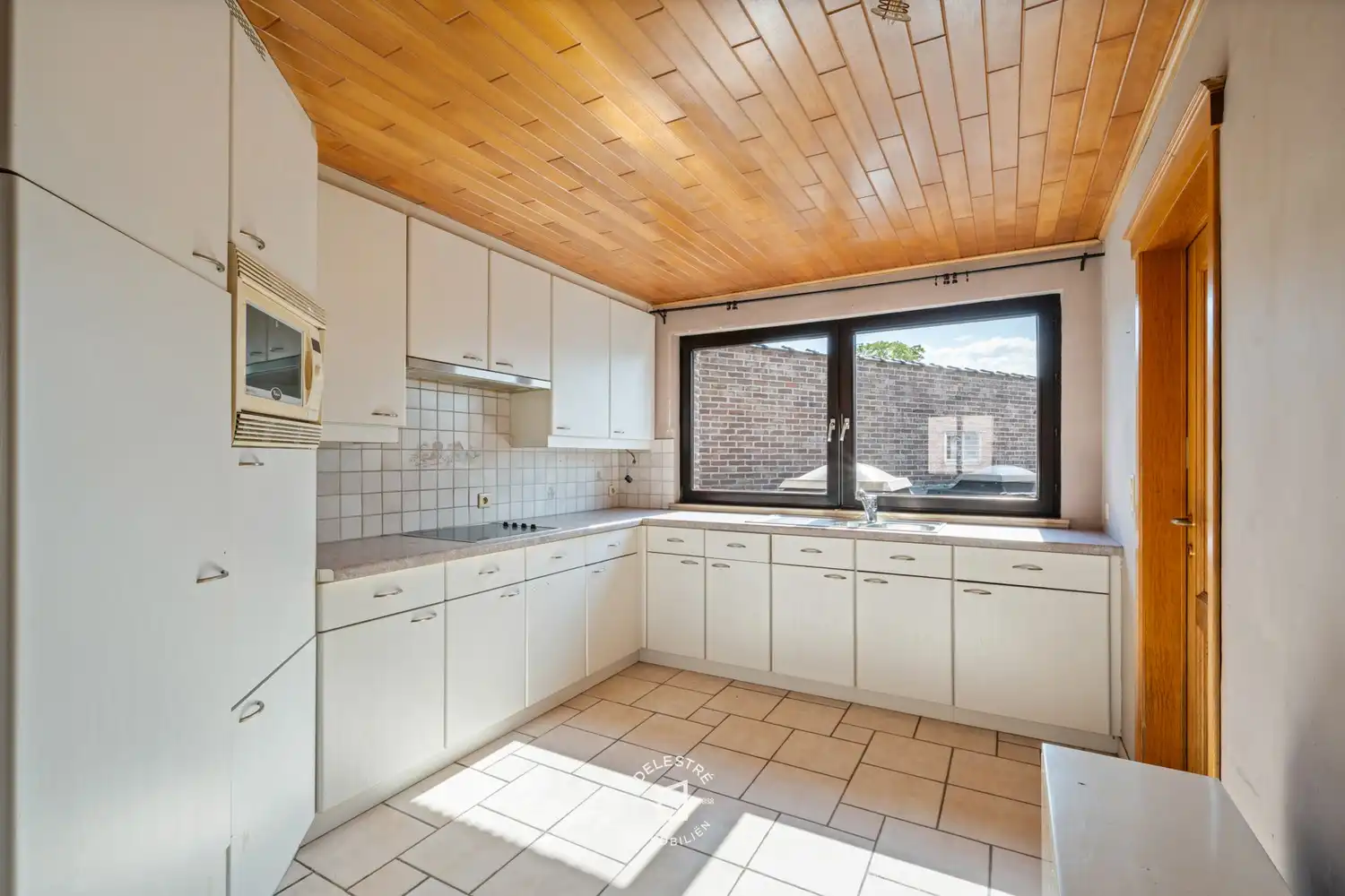Uitzonderlijk ruime (handels) woning (300 m²) met atelier, dubbele garage en diepe tuin in Denderleeuw foto 8