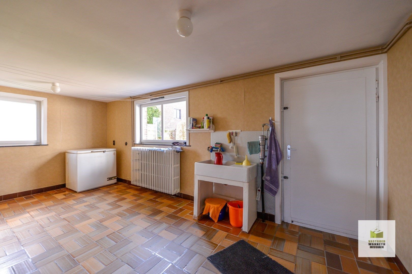 Ruime te renoveren villa met 4 slaapkamers en loods op 1696m2 te centrum Wingene foto 17