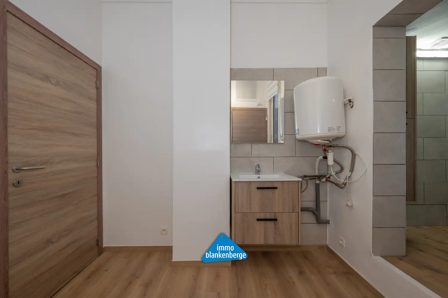 Volledig gerenoveerde rijwoning met één slaapkamer foto 11