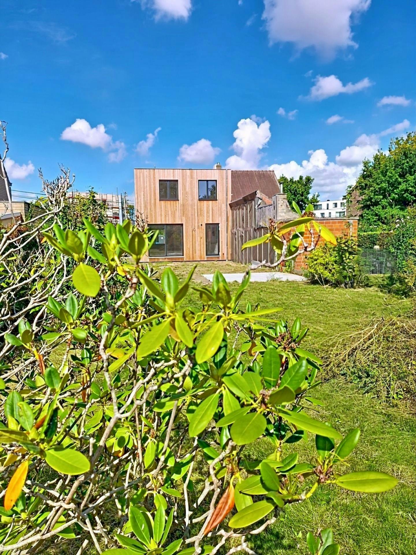 Nieuwbouwwoning met  3 slaapkamers te koop in Zwijnaarde foto {{pictureIndex}}