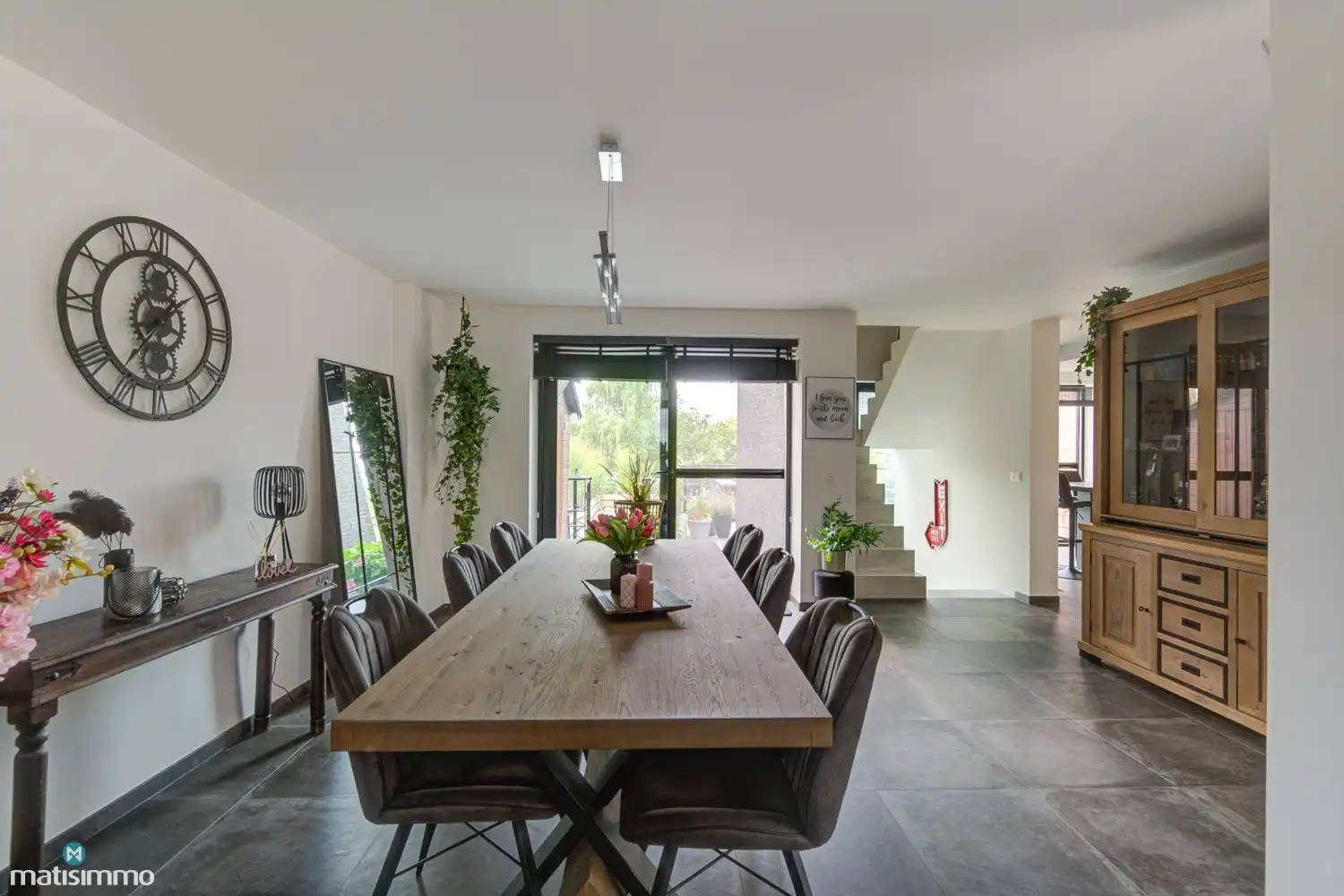 RIANT DUPLEXAPPARTEMENT MET 3 SLAAPKAMERS, TERRAS EN 2 AUTOSTAANPLAATSEN NABIJ HET CENTRUM VAN TONGEREN foto 11