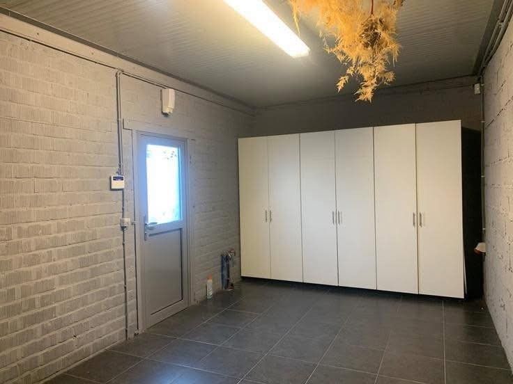 Hal met kantoor en woonruimte foto 9