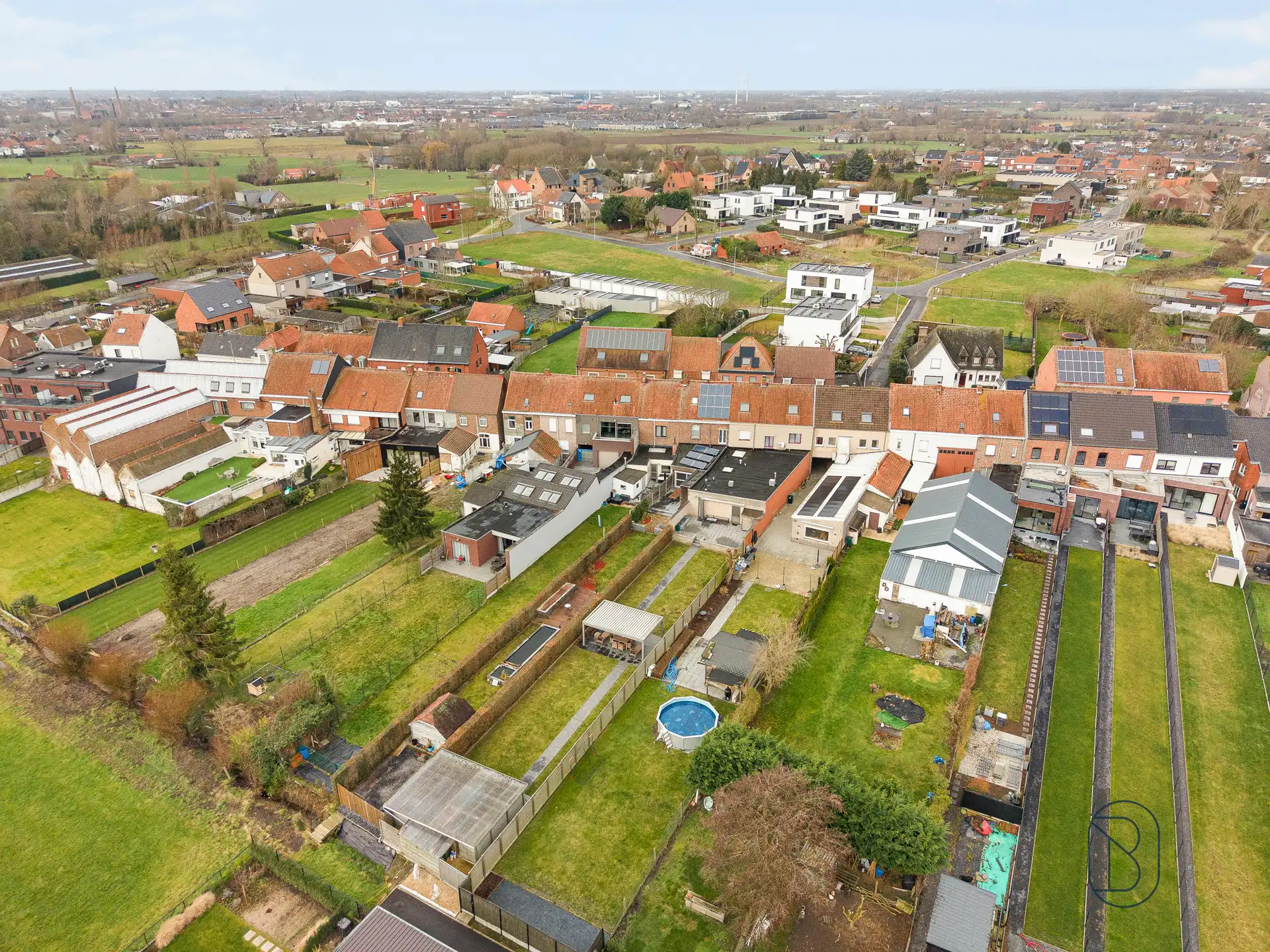 Topgelegen handelspand met woonst foto 30