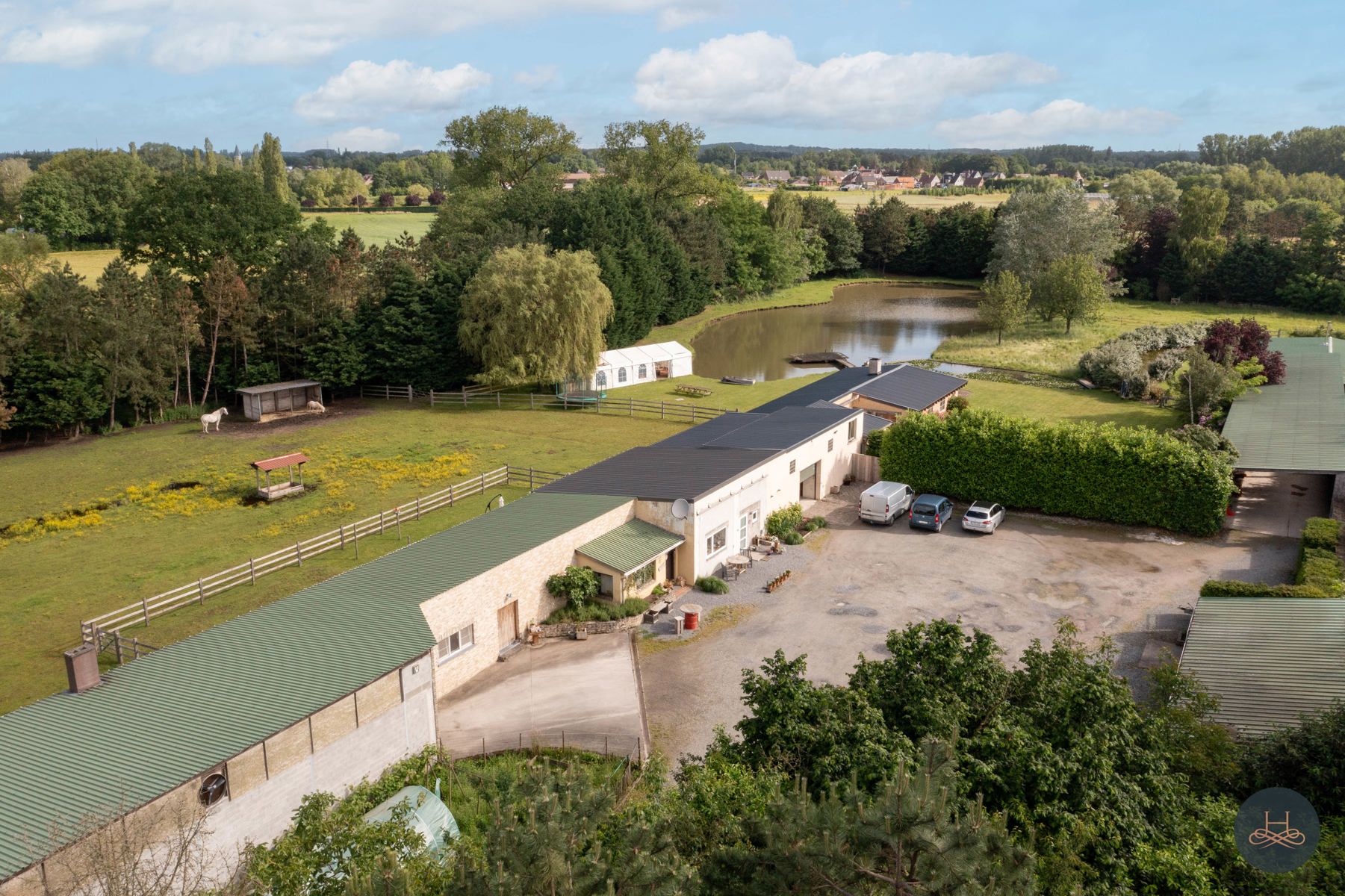 Unieke hoeve met vijver en paardenweide op 2,5ha  foto 2