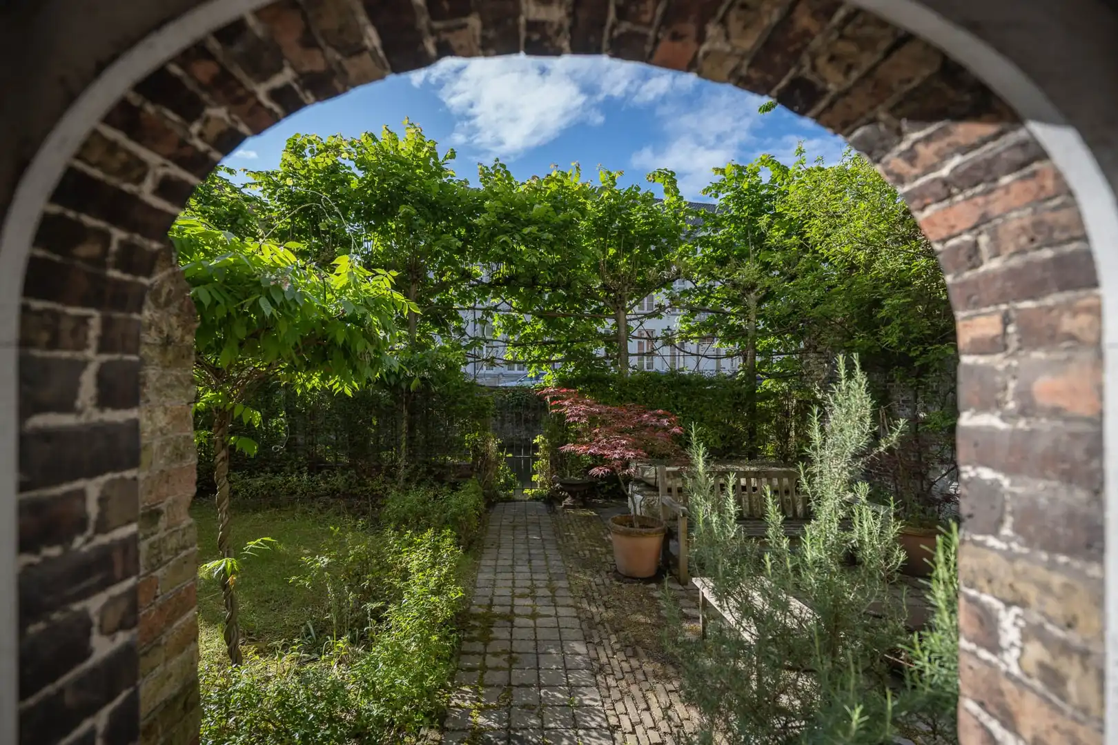 Monumentaal gerestaureerd herenhuis aan de Brugse Reien foto 11