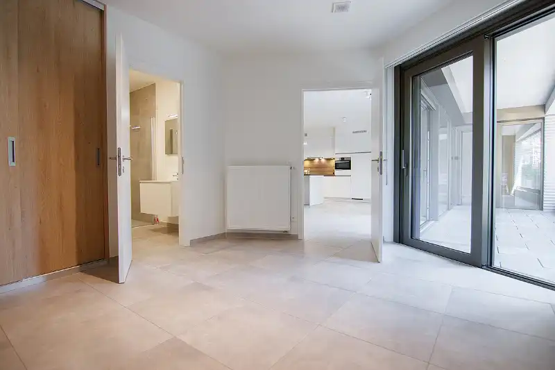 Moderne serviceflat met 2 ruime slaapkamers, 2 badkamers en een uitnodigend terras op een TOP locatie in het centrum van Hasselt foto 7