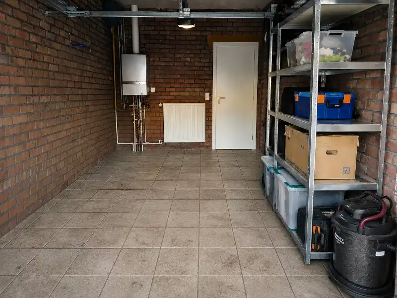 Instapklaar halfopen bebouwing met zonnig terras foto 12