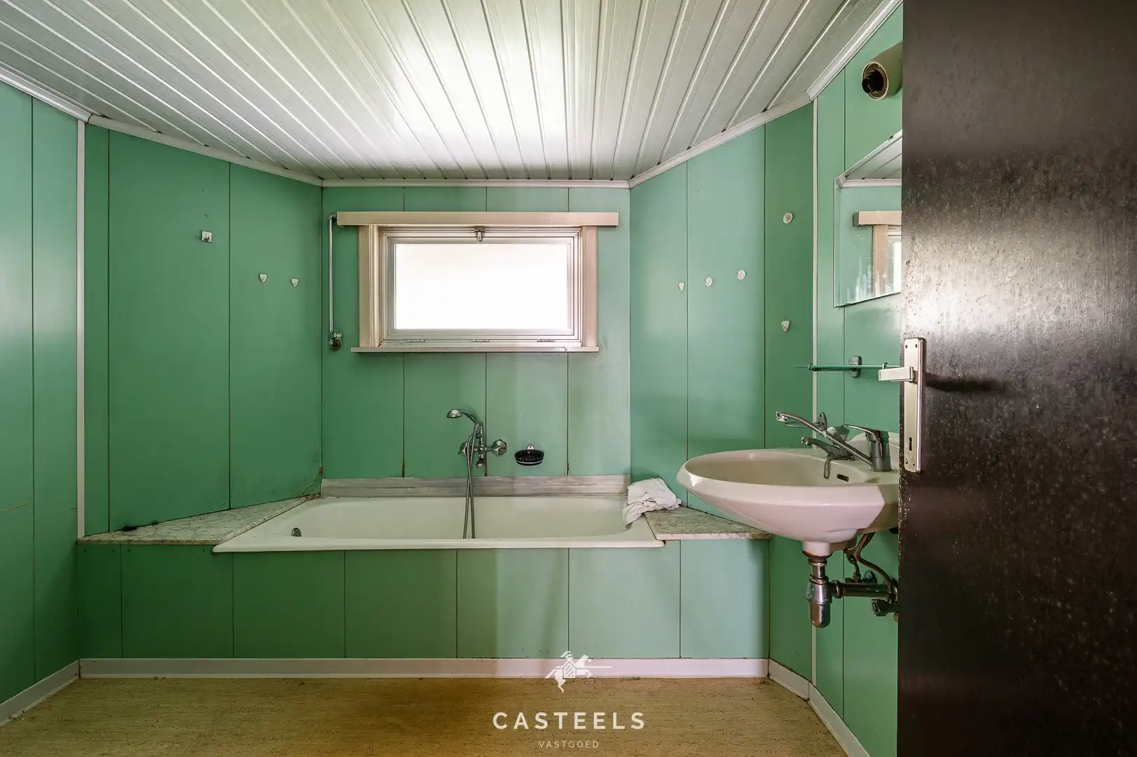 Ruime, te renoveren woning te koop in Gent foto 8