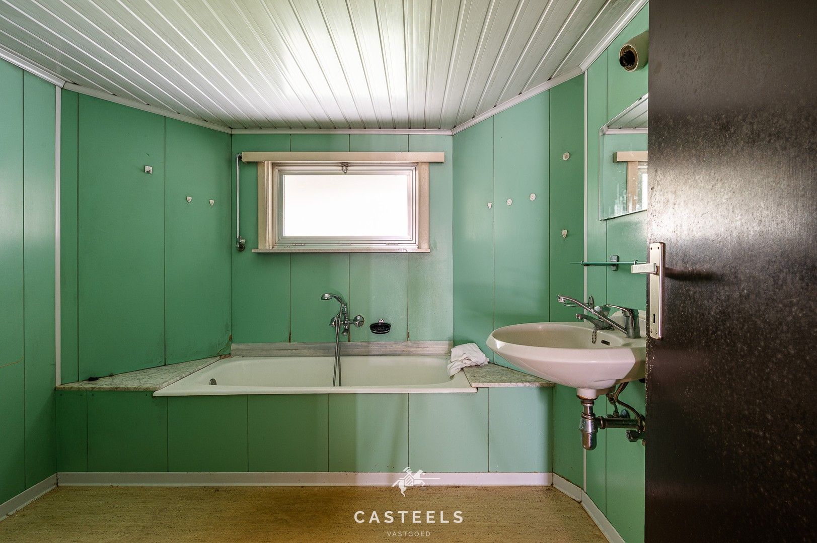 Ruime, te renoveren woning te koop in Gent foto 8