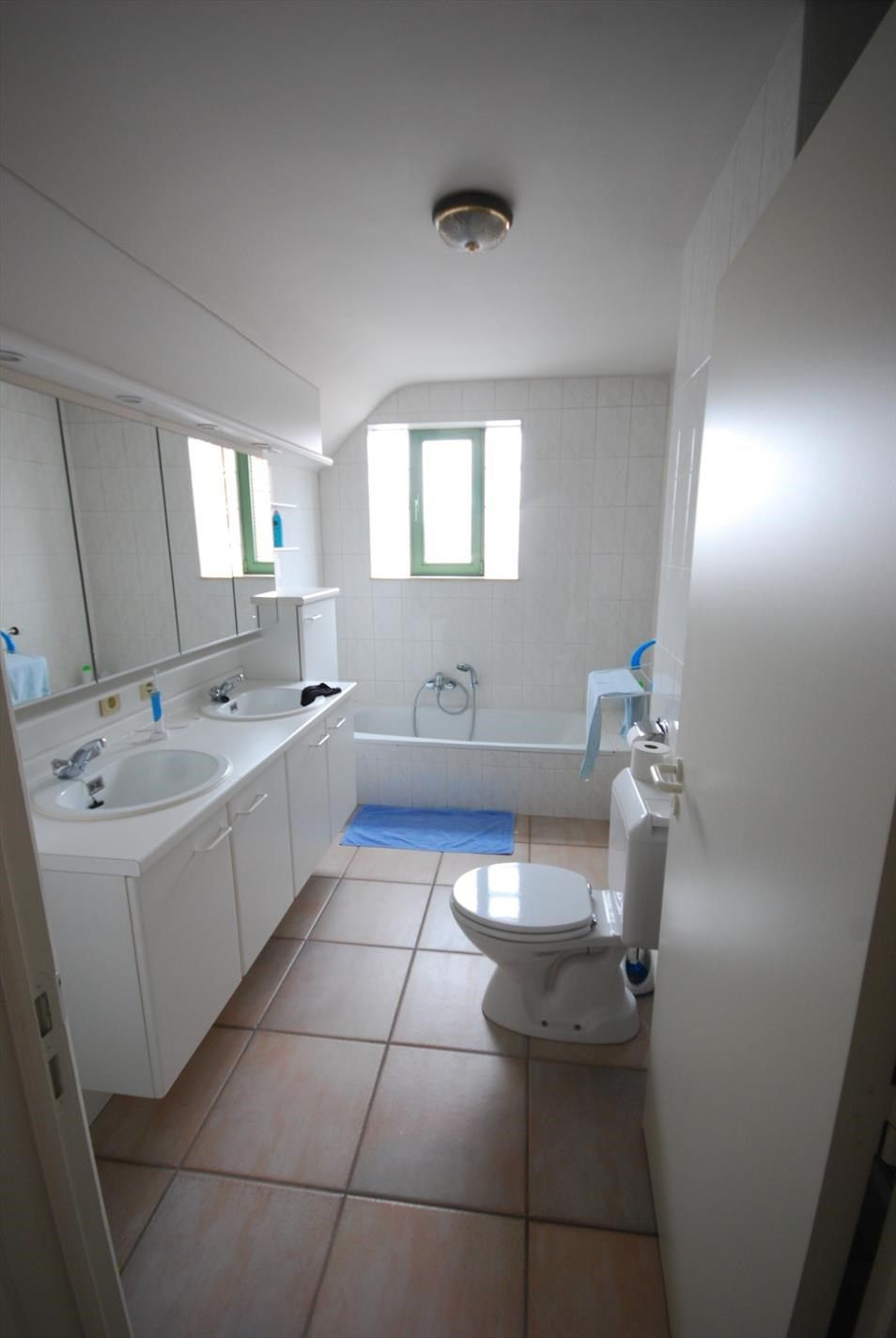 RUIM APPARTEMENT MET ONDERGRONDSE AUTOSTAANPLAATS foto 12