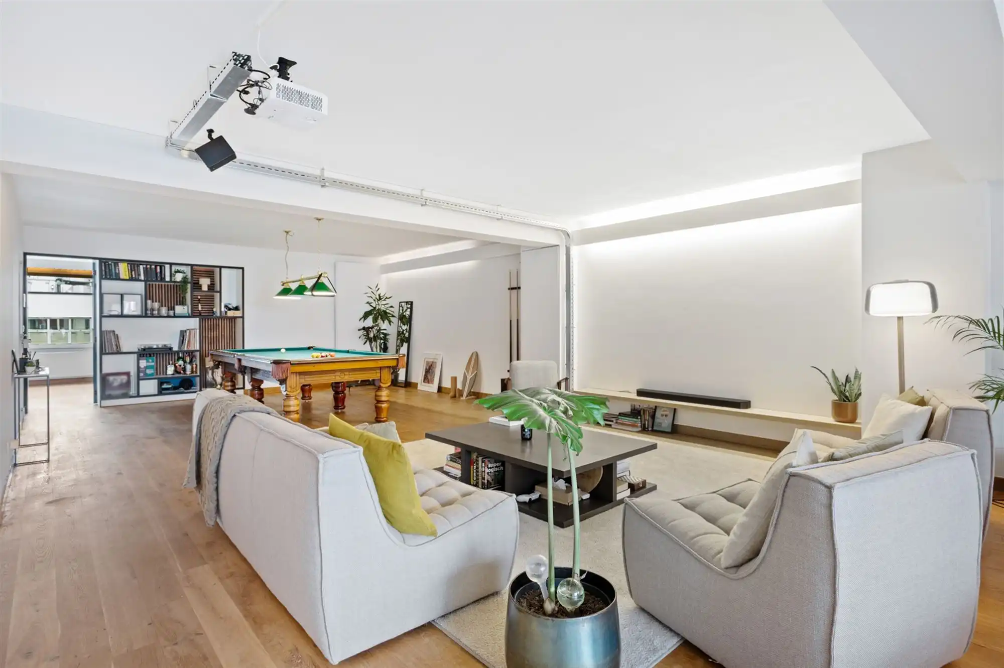 Appartement met terras en 2 slaapkamers. foto 3