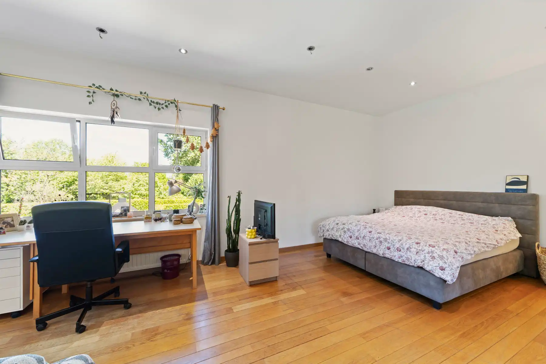 MODERNE VILLA MET 5 SLAAPKAMERS EN ONDERHOUDSVRIENDELIJKE TUIN foto 32