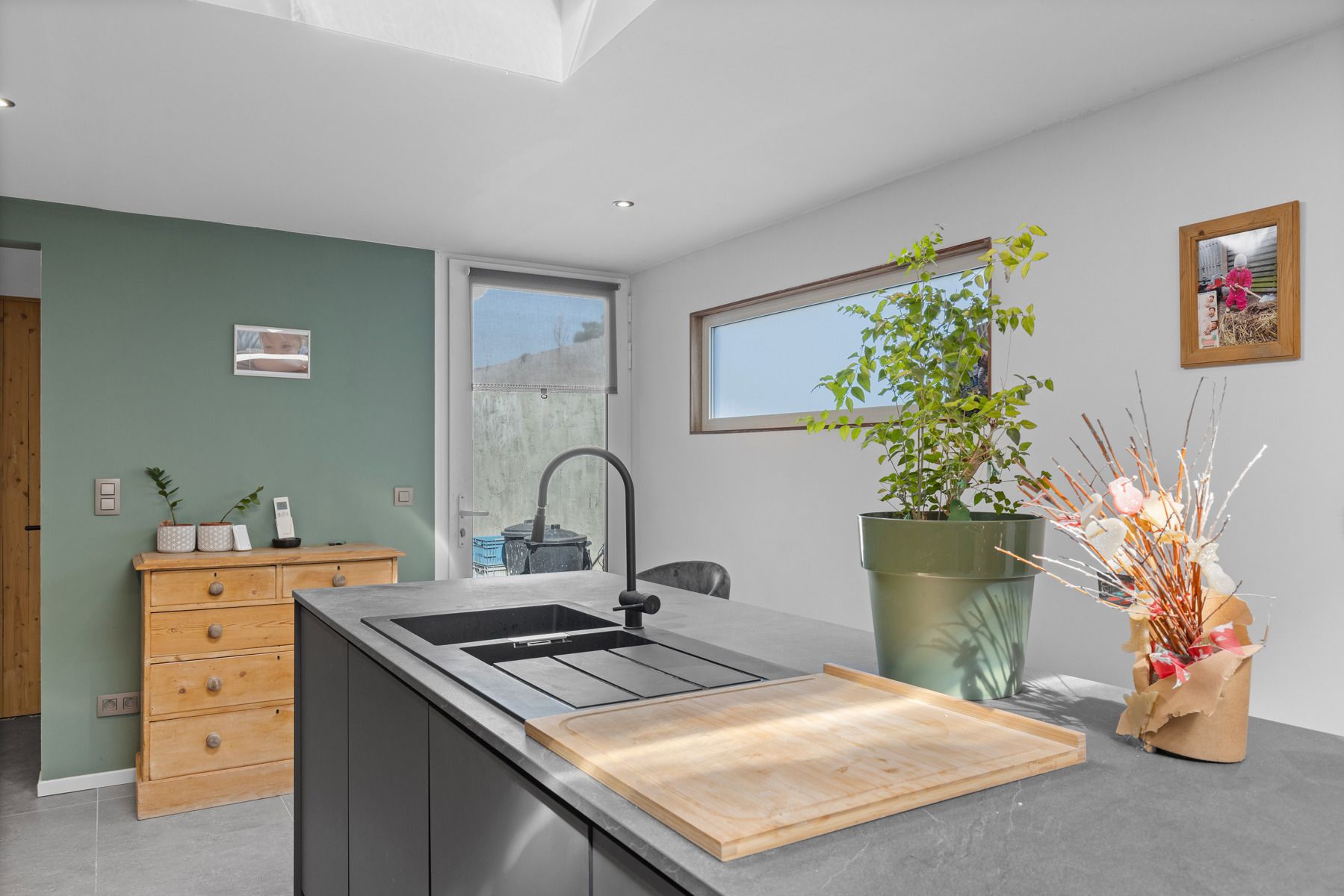 Instapklare gerenoveerde starterswoning met 2 slpks en oostgerichte tuin (500m2) foto 10