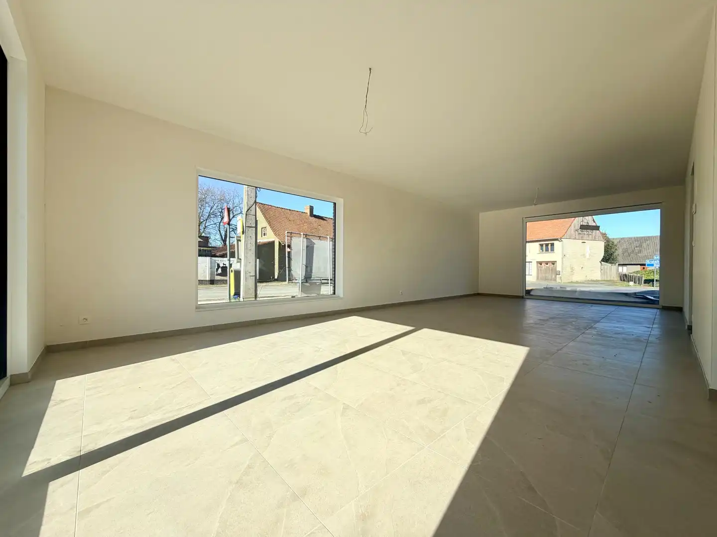 Uitzonderlijk ruime halfopen woning! foto 9