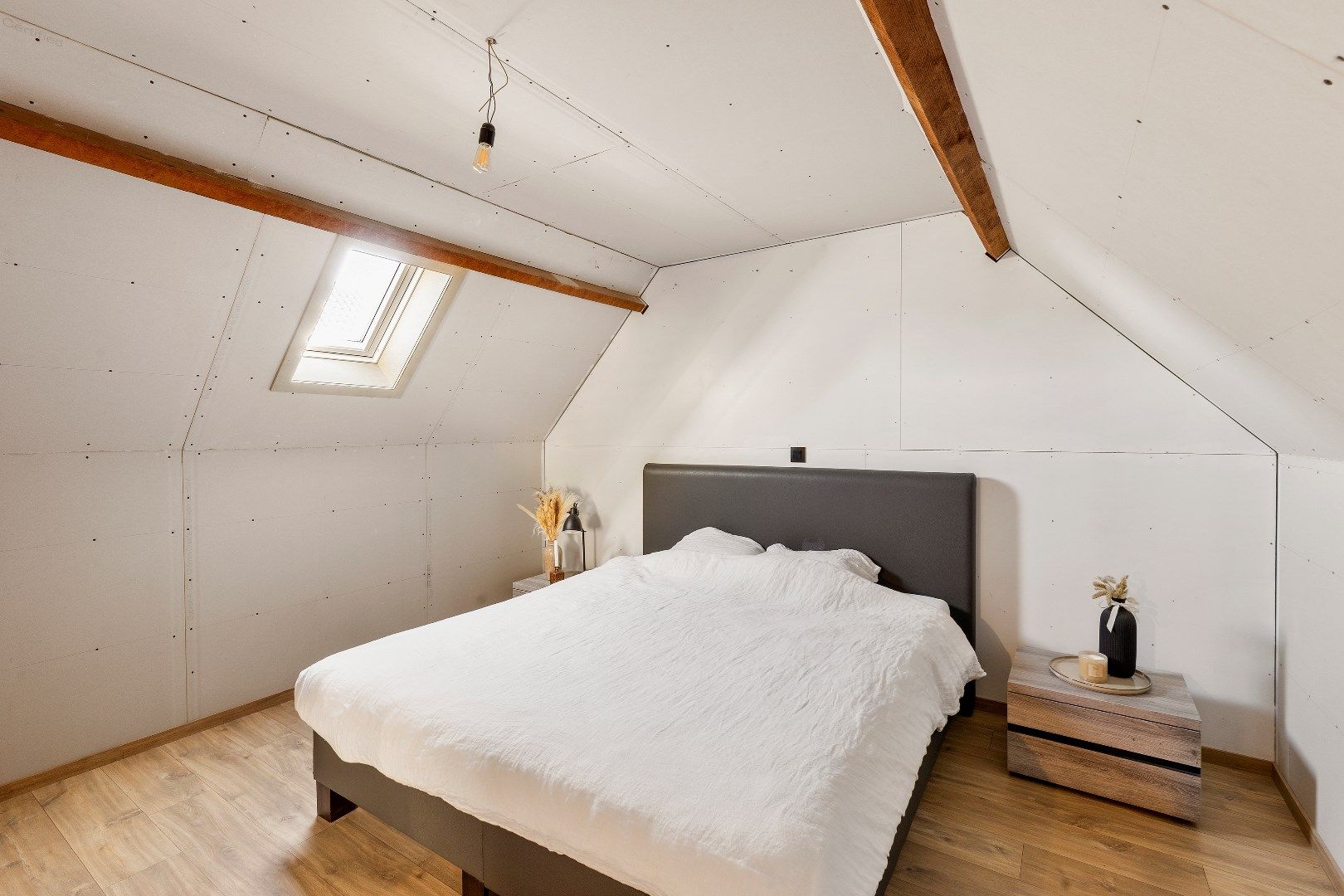 Prachtig gerenoveerde villa met 4 slaapkamers en ruime loods. foto 15