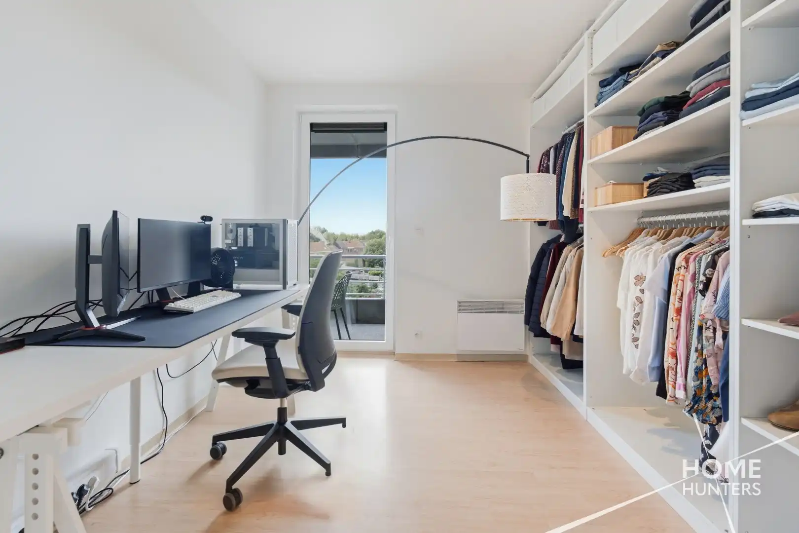 Ruim appartement met twee slaapkamers, een vernieuwde badkamer en 2 unieke terrassen.  foto 22