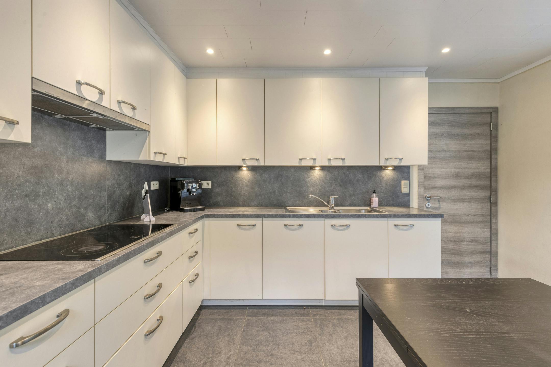 Gerenoveerd appartement (93m²) met zeer ruime tuin te De Panne foto 16