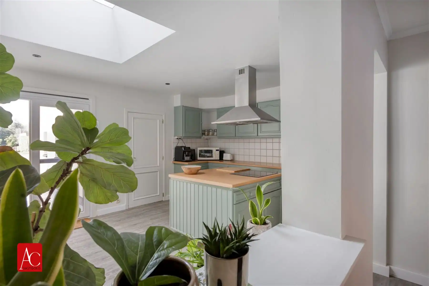 Recent gerenoveerde woning met 3 slpkrs en prachtige tuin foto 7