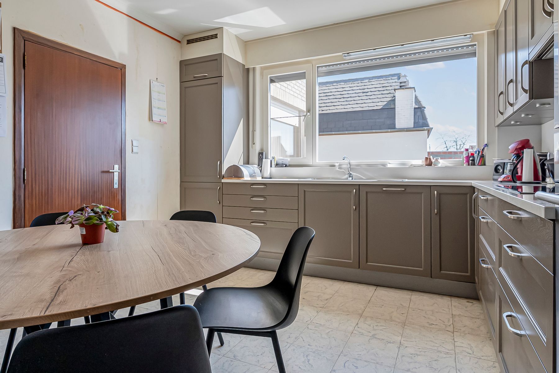Zeer ruime woonst met 4 slaapkamers nabij Berlare centrum foto 5