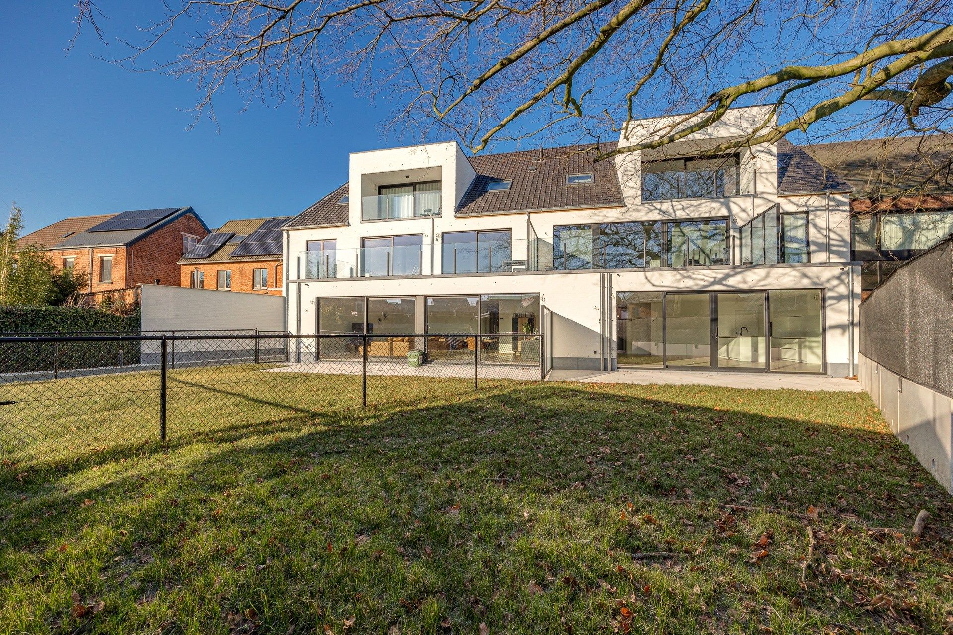 Hedendaags nieuwbouwappartement met zonnige privé tuin (119m²) gelegen aan de dorpskern van het pittoreske Meerdonk foto 2