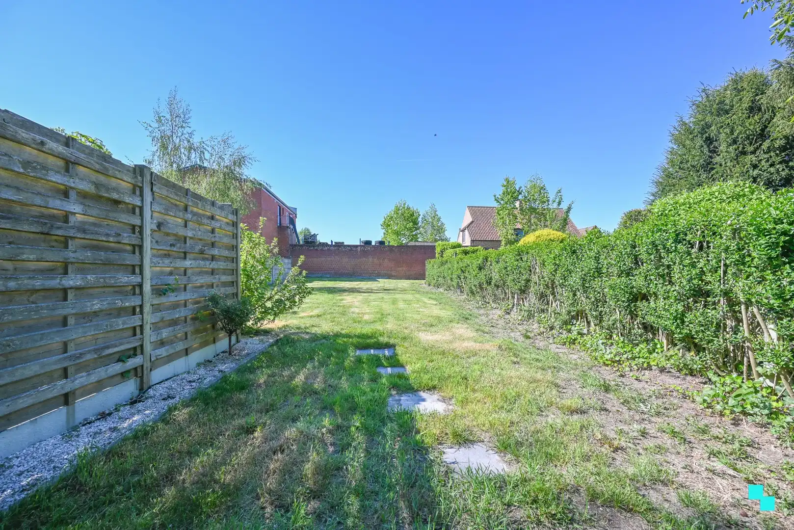 Op te frissen eengezinswoning met uitweg achteraan foto 15